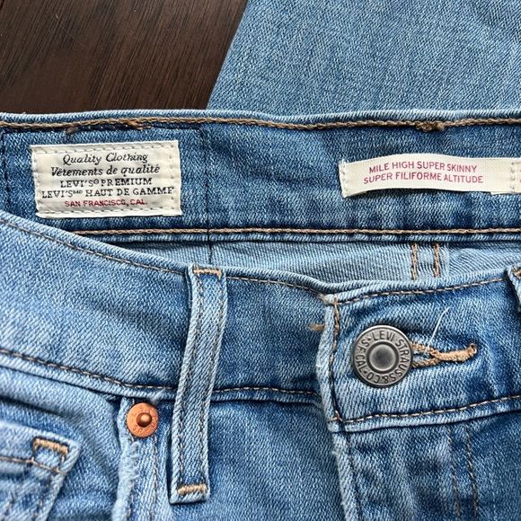 Levi’s light wash skinny jeans - Picture 2 of 6